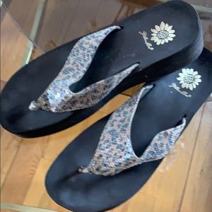 Yellow Box leopard sequin flip flops 🌻
